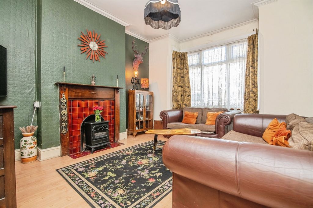 Property photo 2 of 17