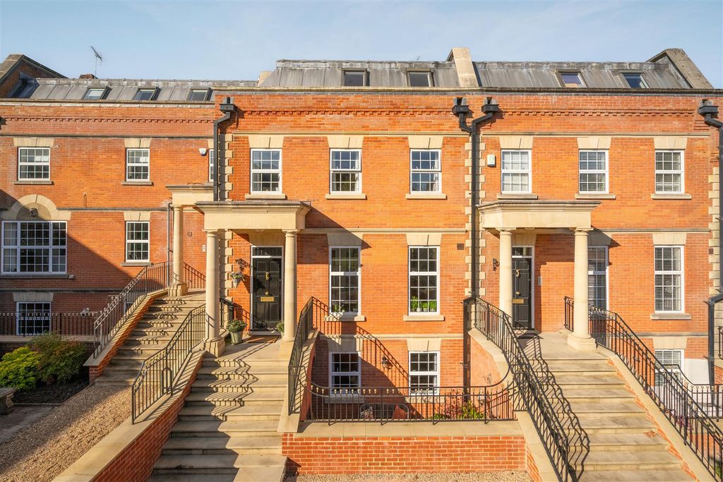 Property photo 1 of 23