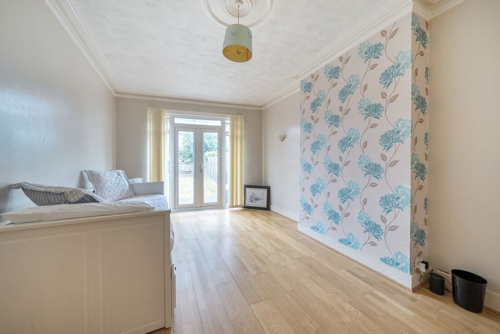 Property photo 3 of 17 1296036-17-682F0c...