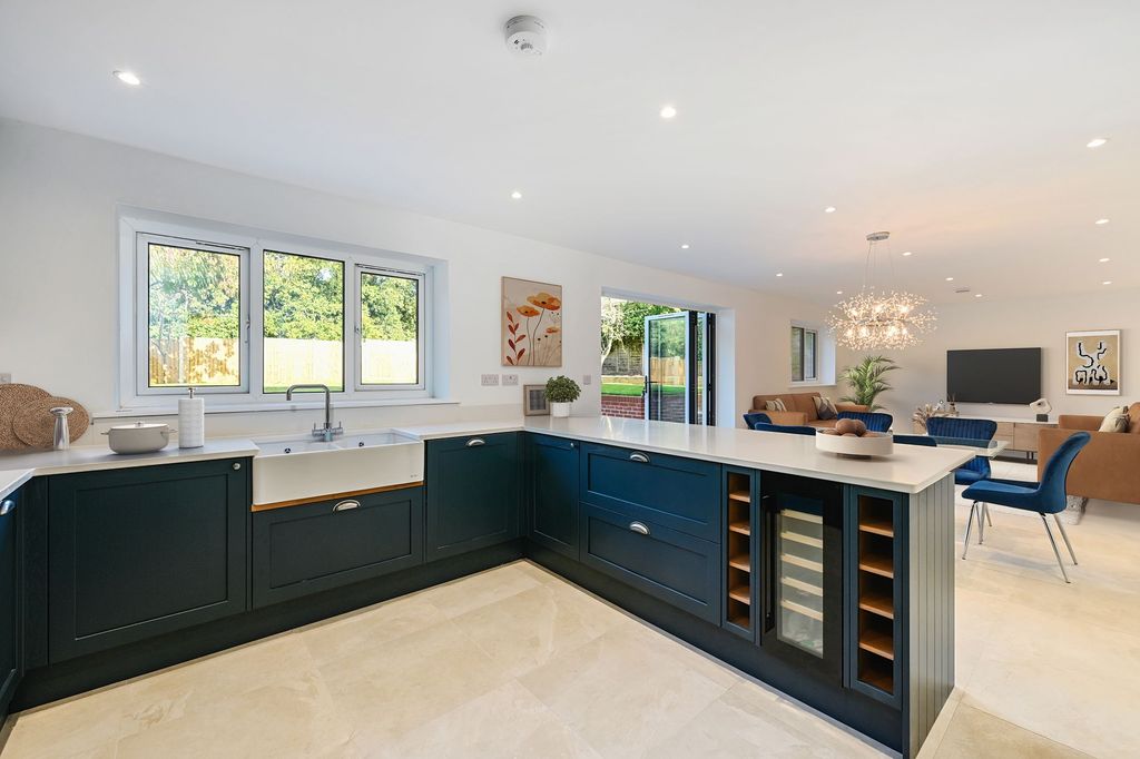 Property photo 2 of 26