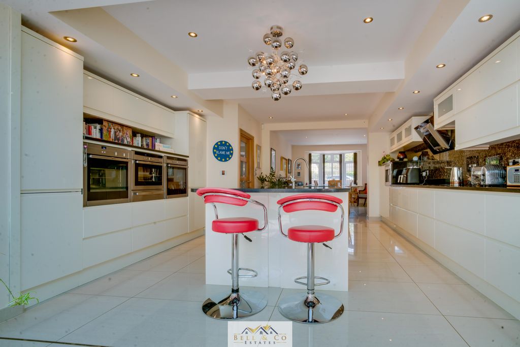 Property photo 2 of 46 Kitchen  4