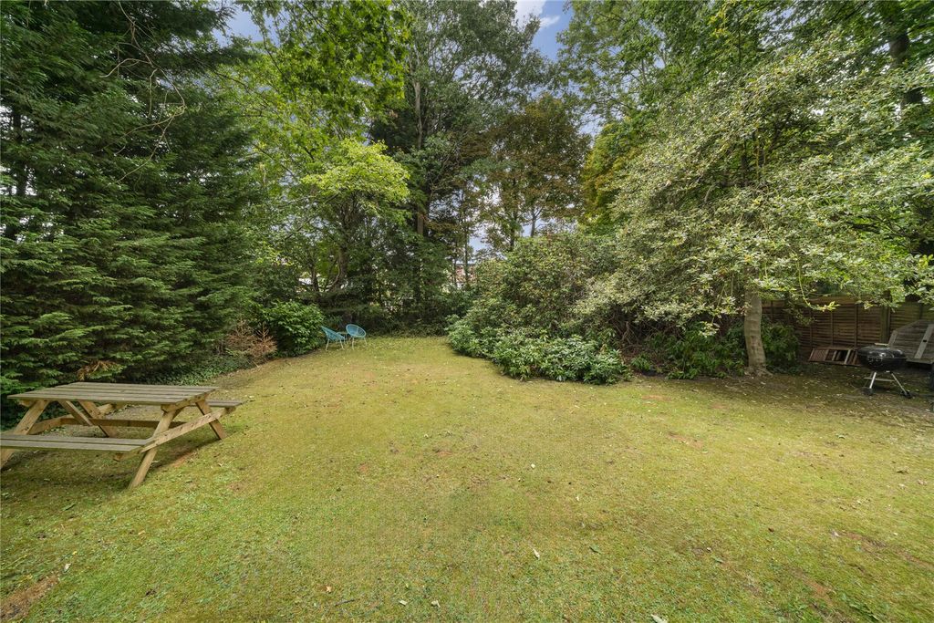 Property photo 2 of 9 Communal Garden