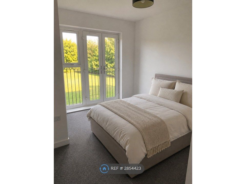 Property photo 3 of 9 Master Bedroom (Furnished)