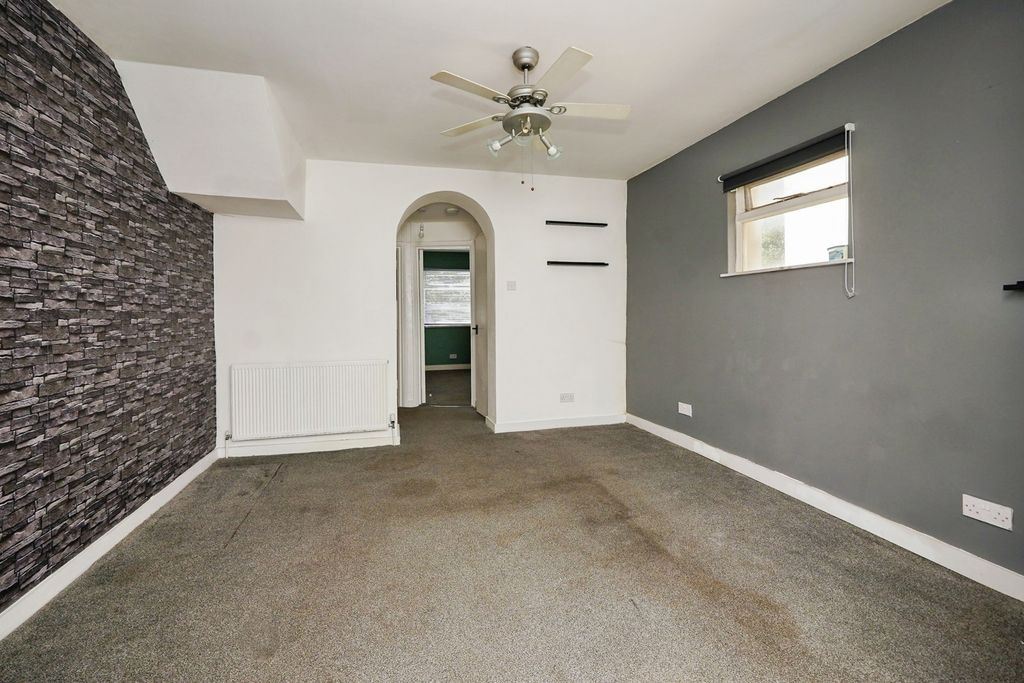 Property photo 3 of 12 Pbox-Img.Jpg