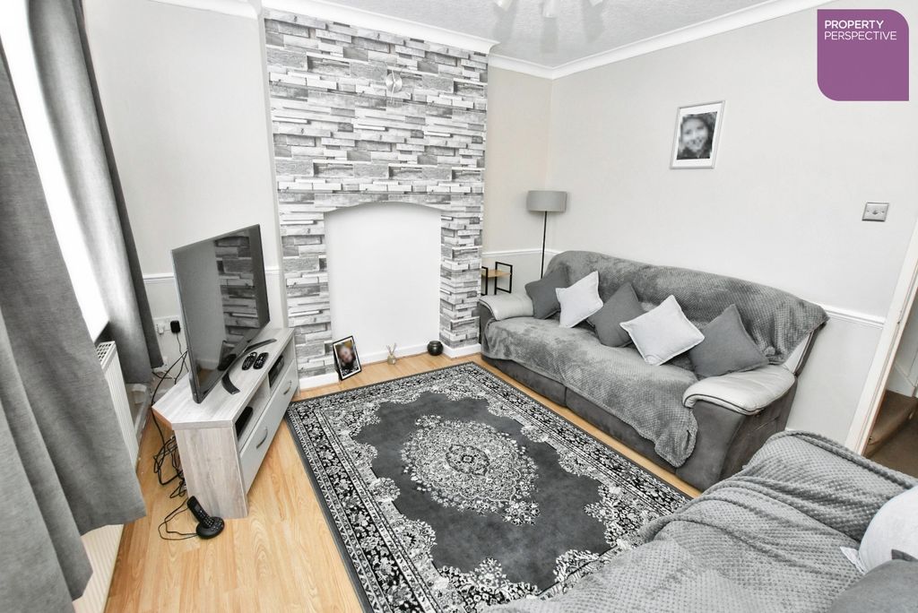 Property photo 2 of 12 Pbox-Img.Jpg