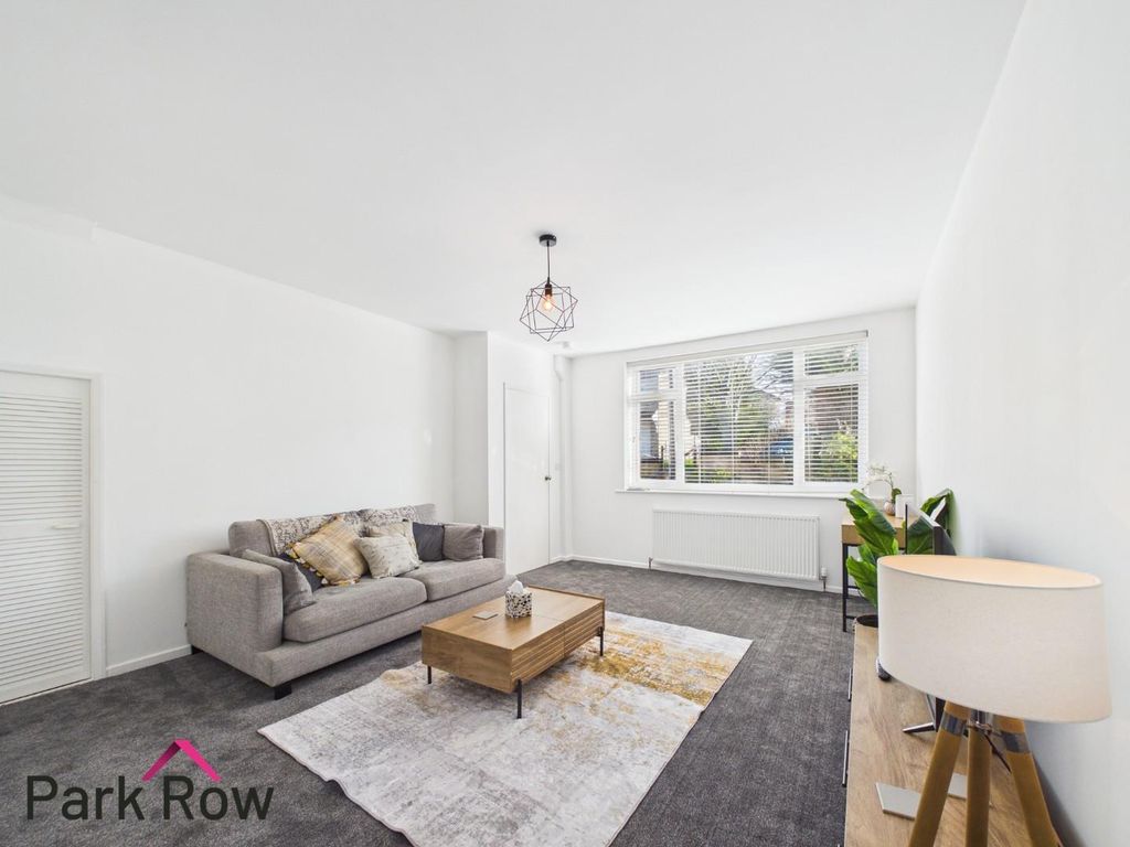 Property photo 2 of 20 Lounge