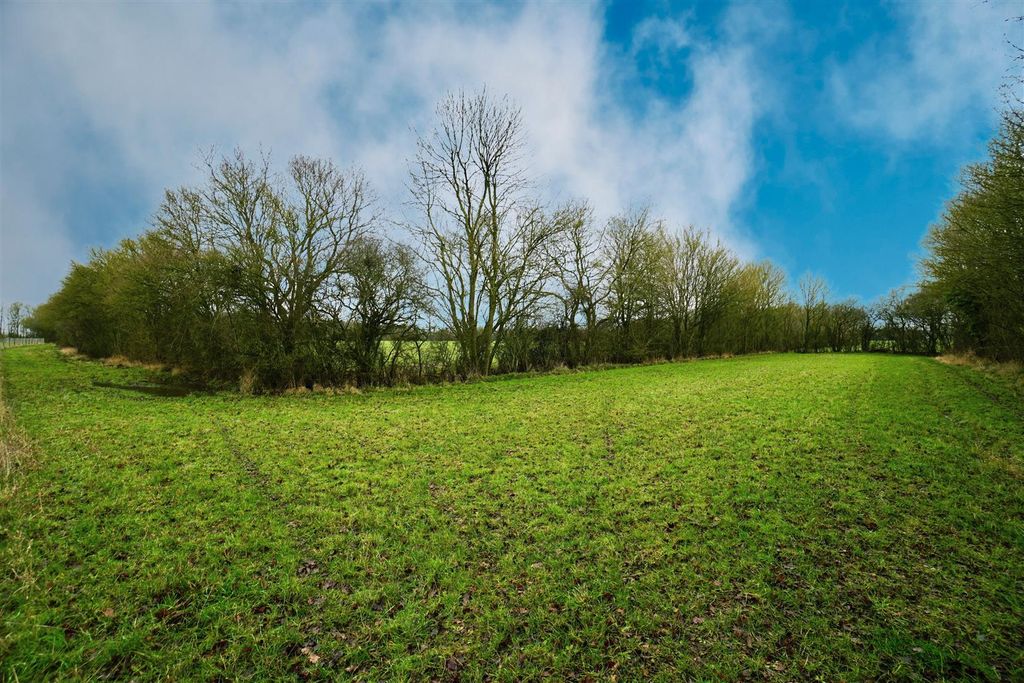 Property photo 3 of 8 Field