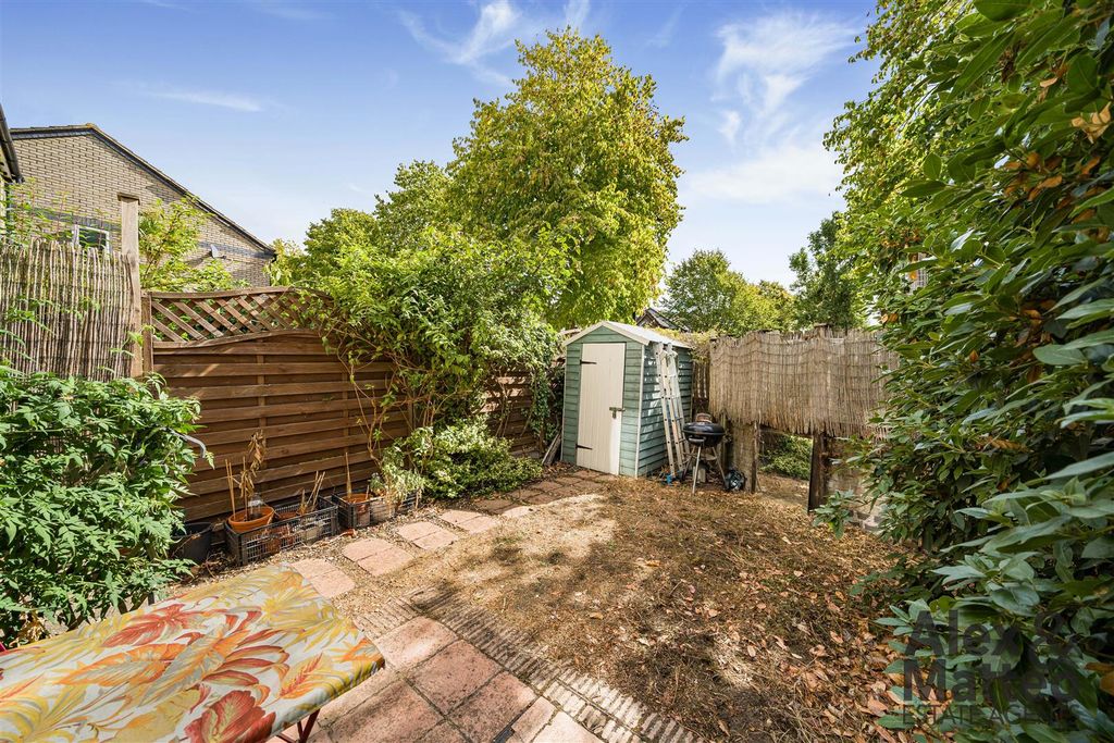 Property photo 2 of 15 Radley Court