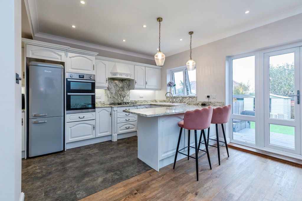 Property photo 2 of 20 Kitchen/ Diner