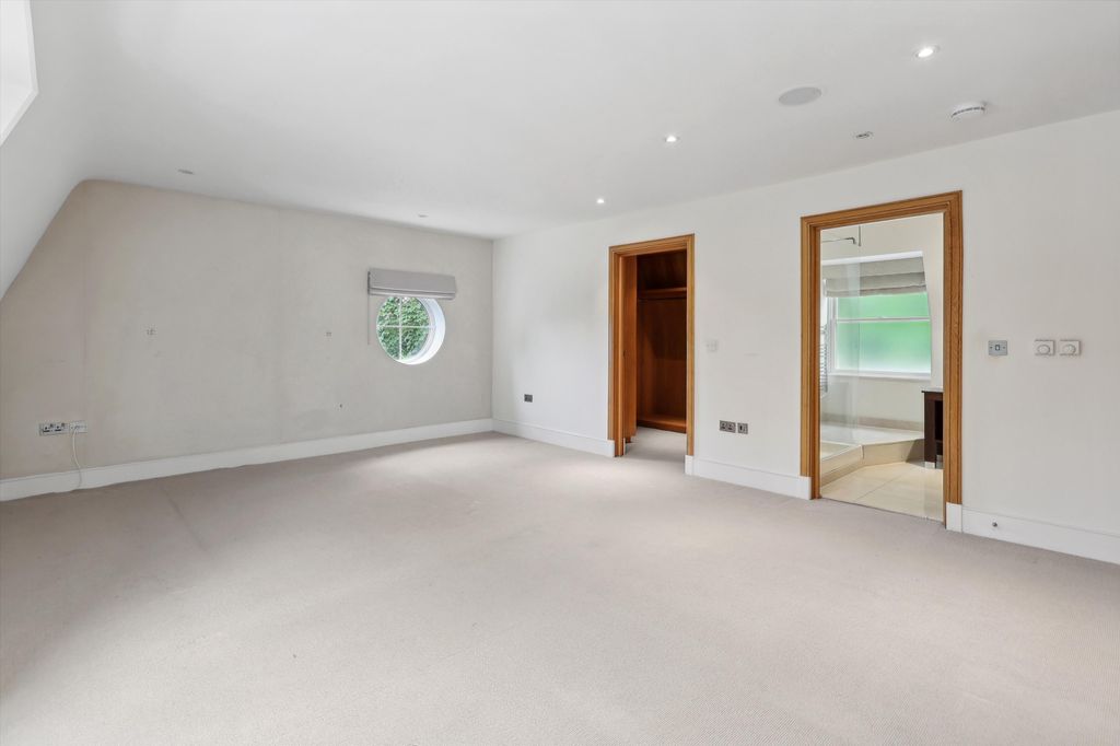 Property photo 3 of 17 Image