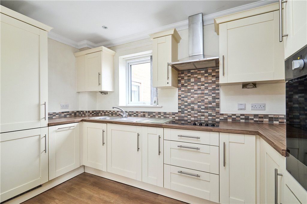 Property photo 3 of 10 Kitchen
