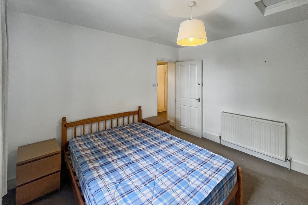 Property photo 3 of 9 227A Camberwell New Road, Camberwell, London Se5 0th