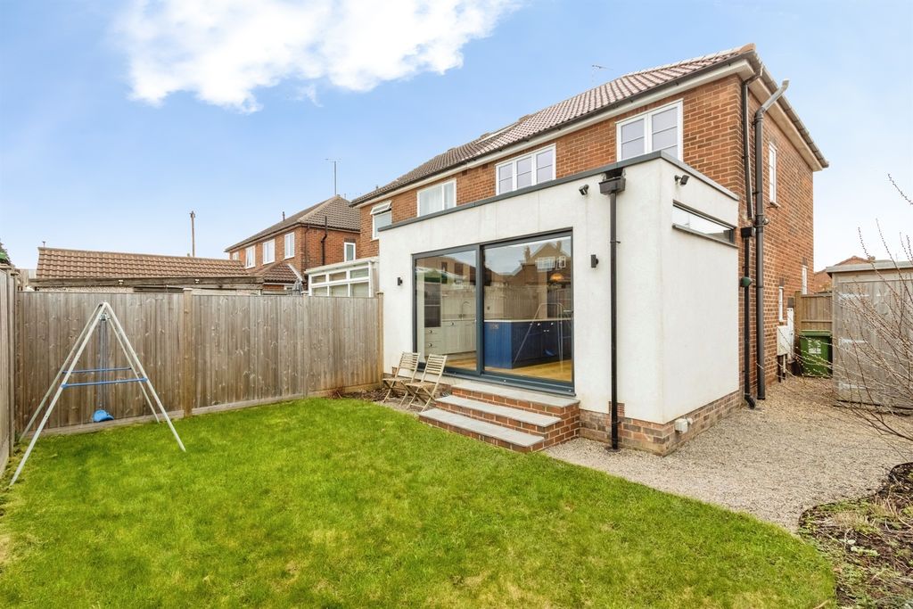 Property photo 3 of 18