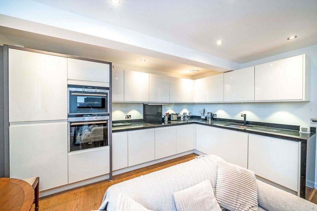 Property photo 3 of 6