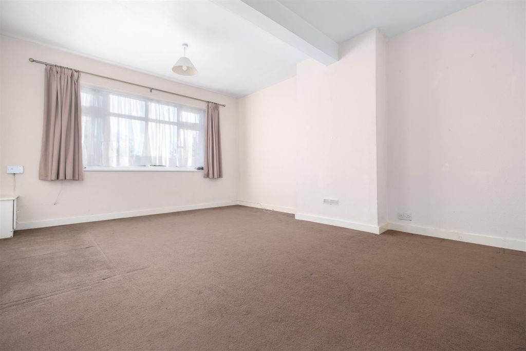 Property photo 2 of 7 Living Room