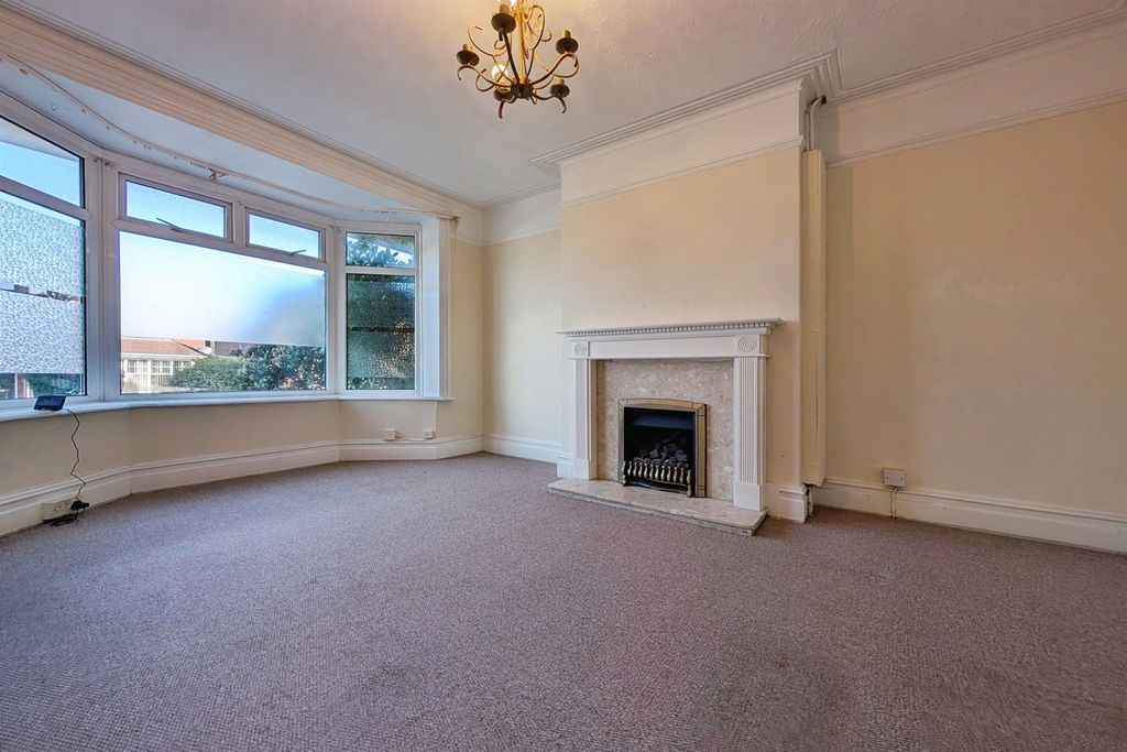 Property photo 3 of 11 (Main)