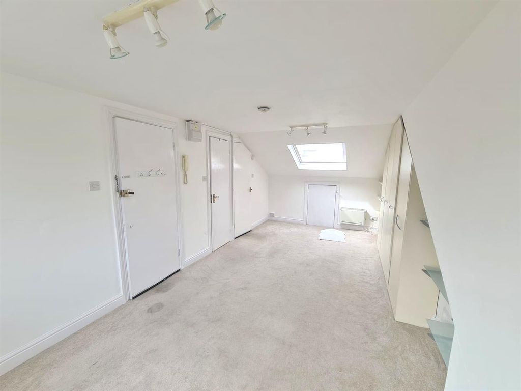 Property photo 3 of 6 7Db9Cf60-1127-4Fab-B22E-F55Ca9Ad9Beb.Jpg