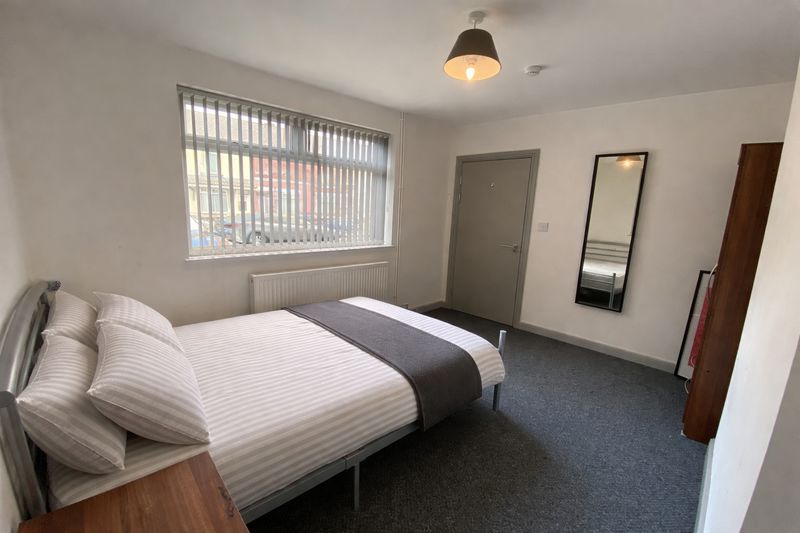 Property photo 1 of 6 Photo 6