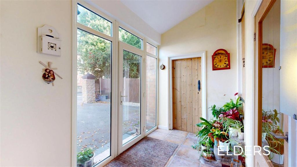 Property photo 2 of 26 Entrance Hall