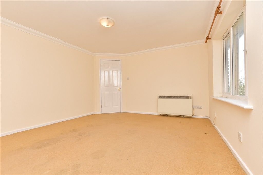 Property photo 1 of 9 Lounge