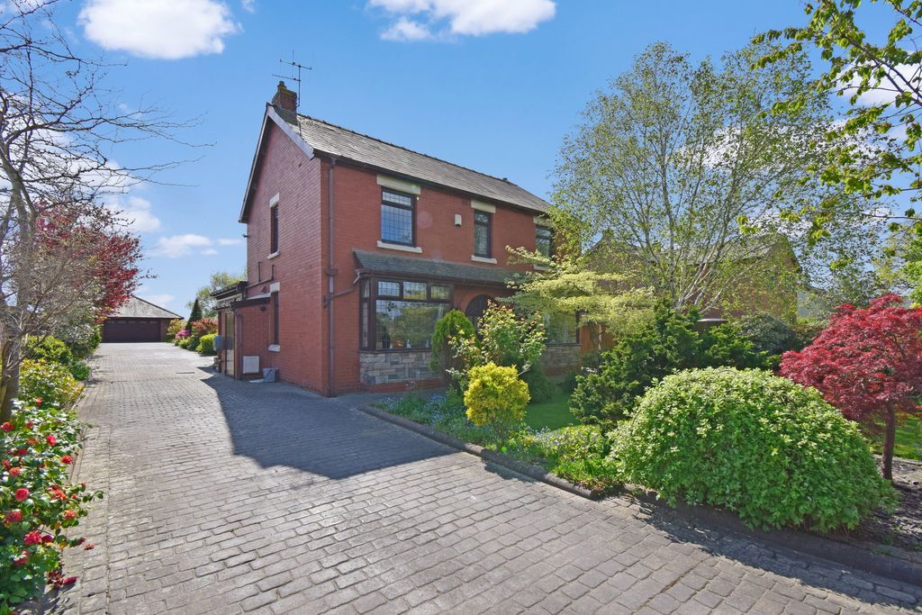 Property photo 2 of 27