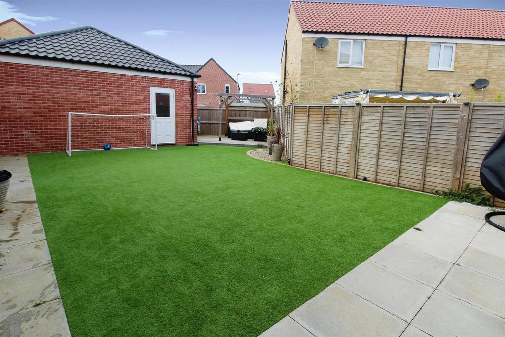 Property photo 2 of 17 Garden