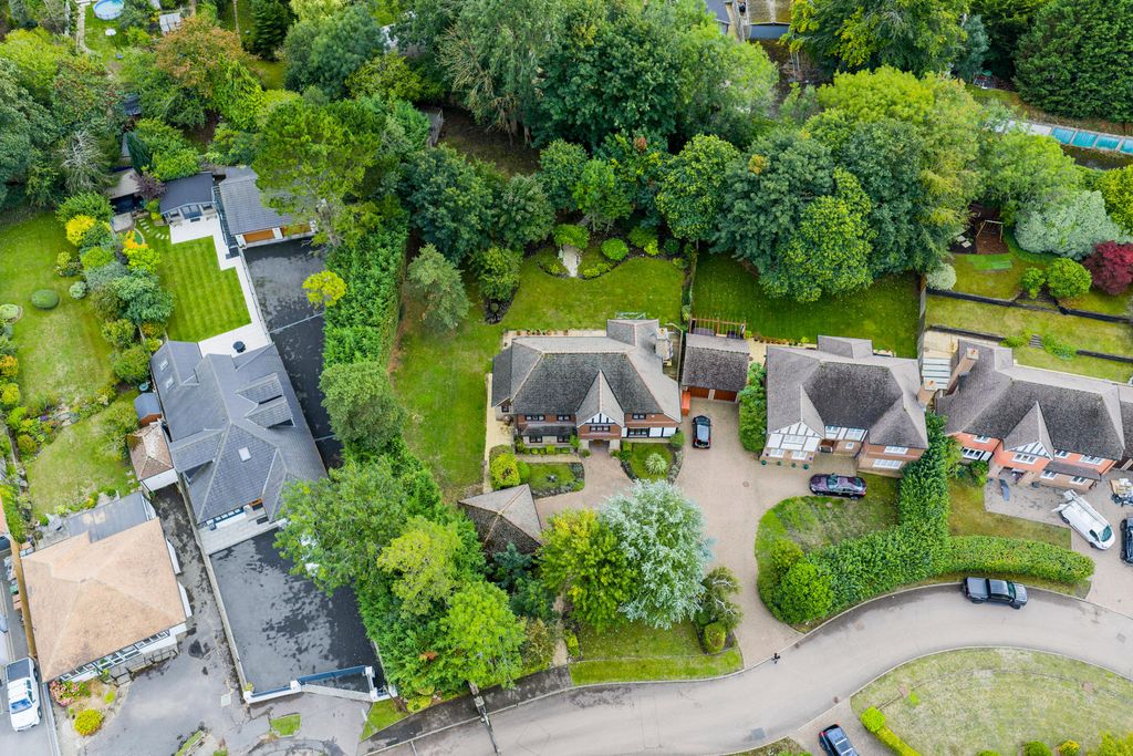 Property photo 2 of 23 Picture No. 28