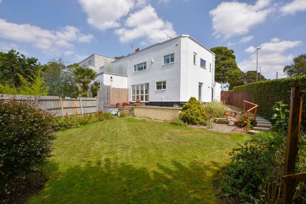 Property photo 2 of 31