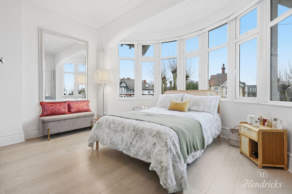 Property photo 3 of 26