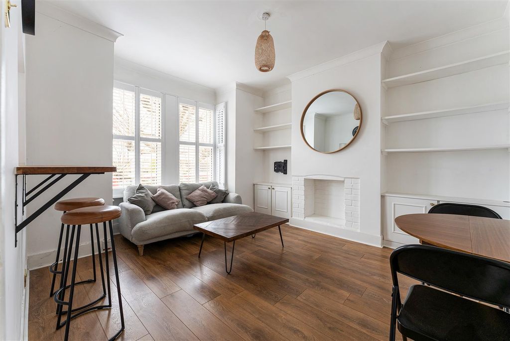 Property photo 2 of 24 Church Road, E10