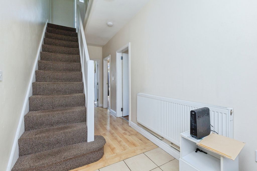 Property photo 3 of 18 Entrance Hallway