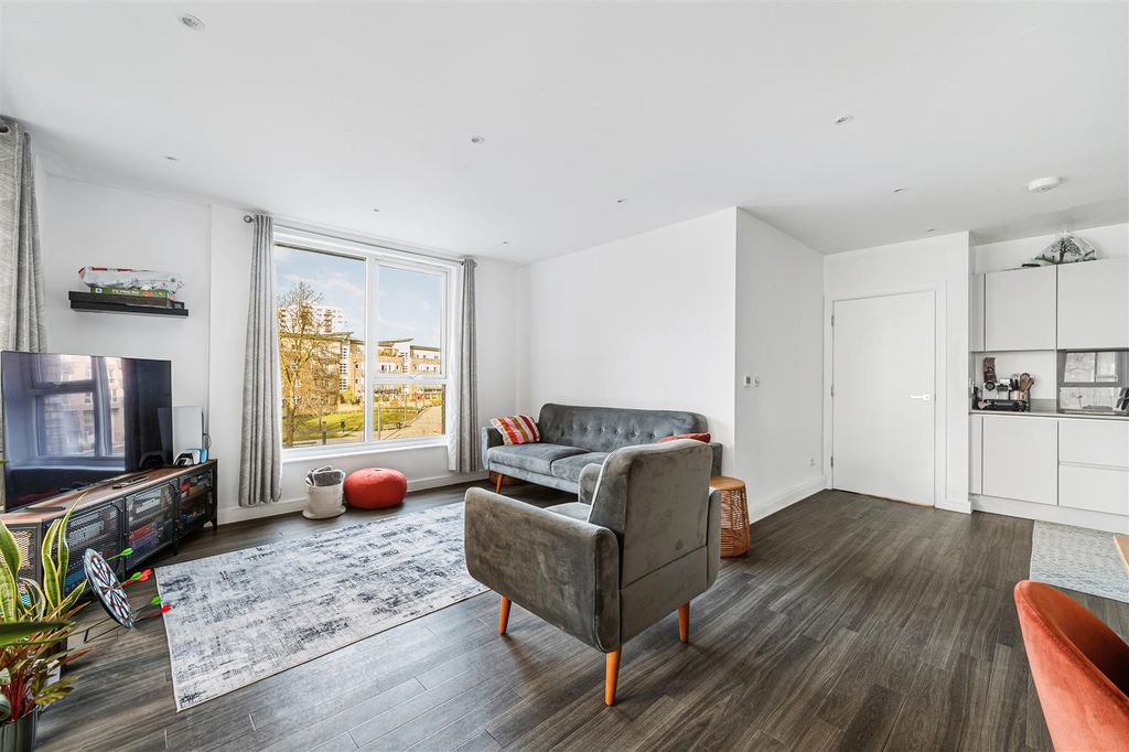 Property photo 2 of 10 1 Munster Court, Bollo Bridge-5.Jpg