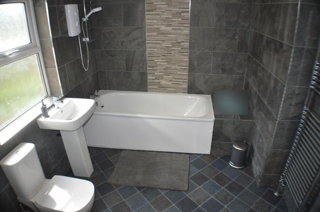 Property photo 2 of 9 Photo 1