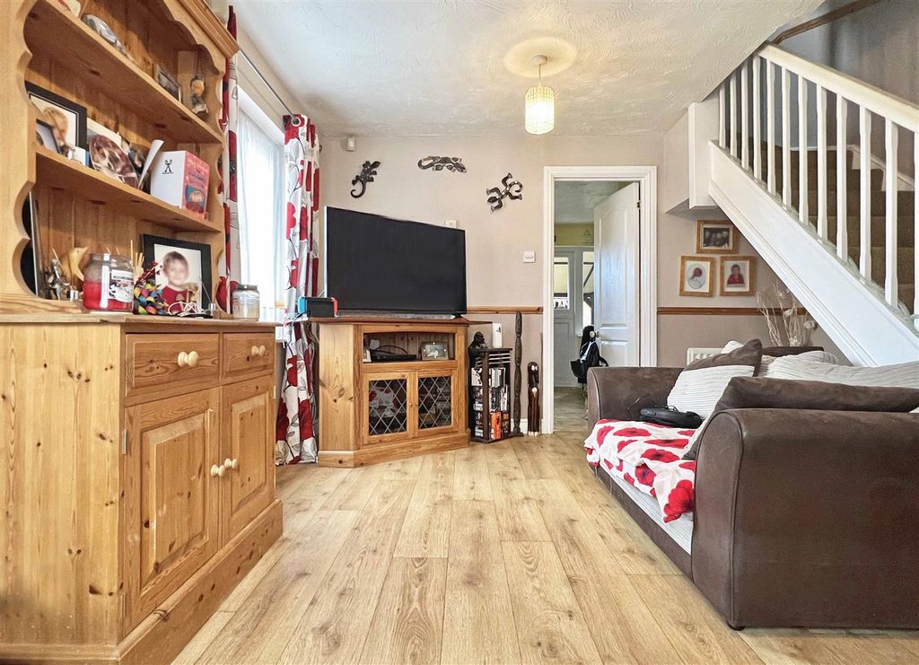 Property photo 3 of 10 Lounge.Jpg