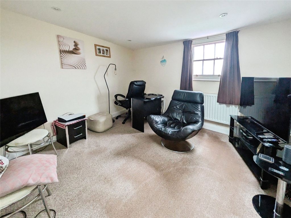 Property photo 3 of 11 Picture No. 24