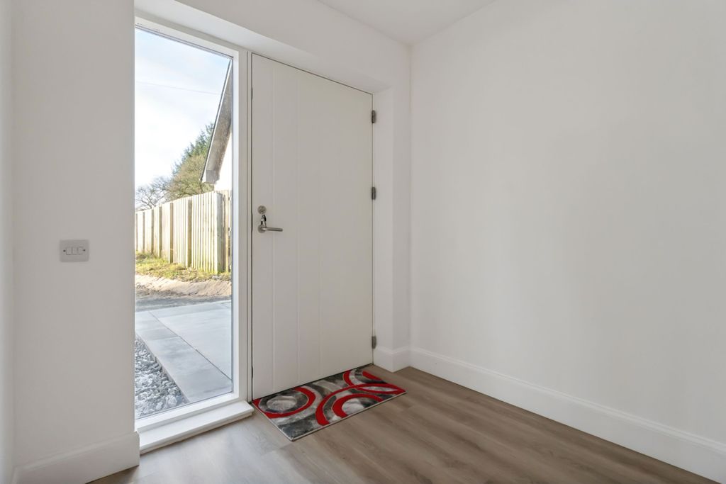 Property photo 2 of 32