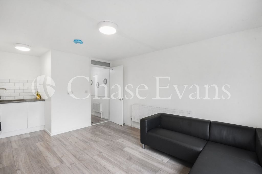 Property photo 3 of 9 Living Area