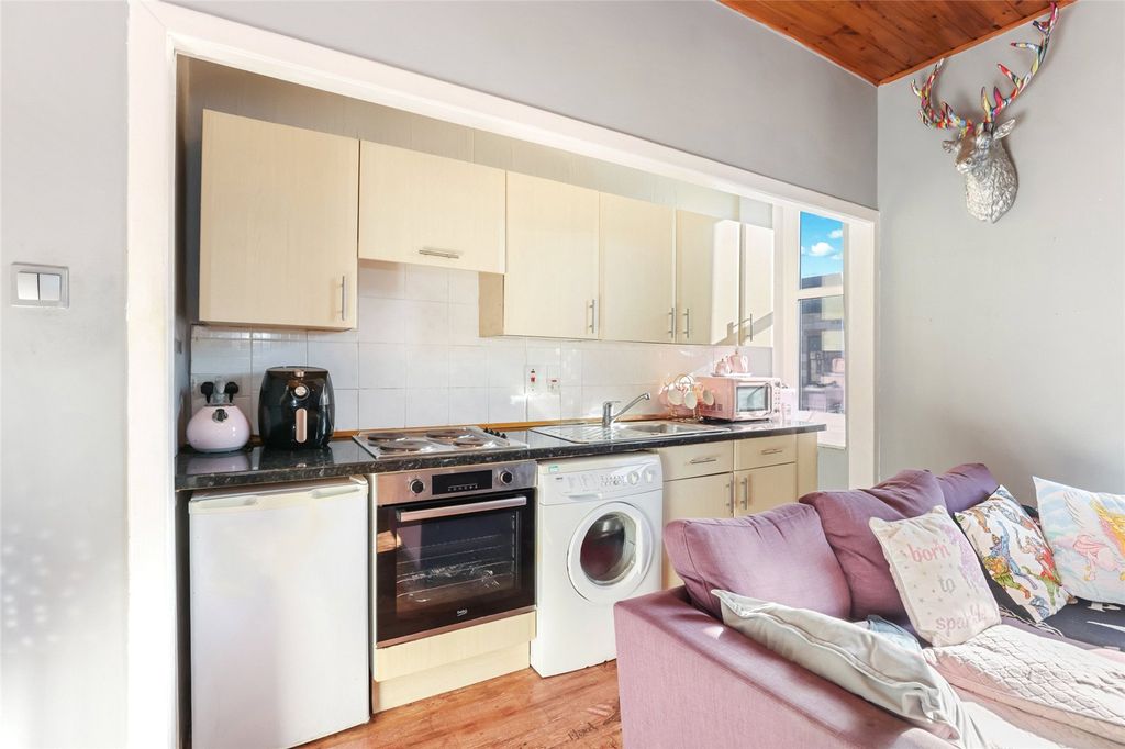 Property photo 3 of 21 Picture No. 10