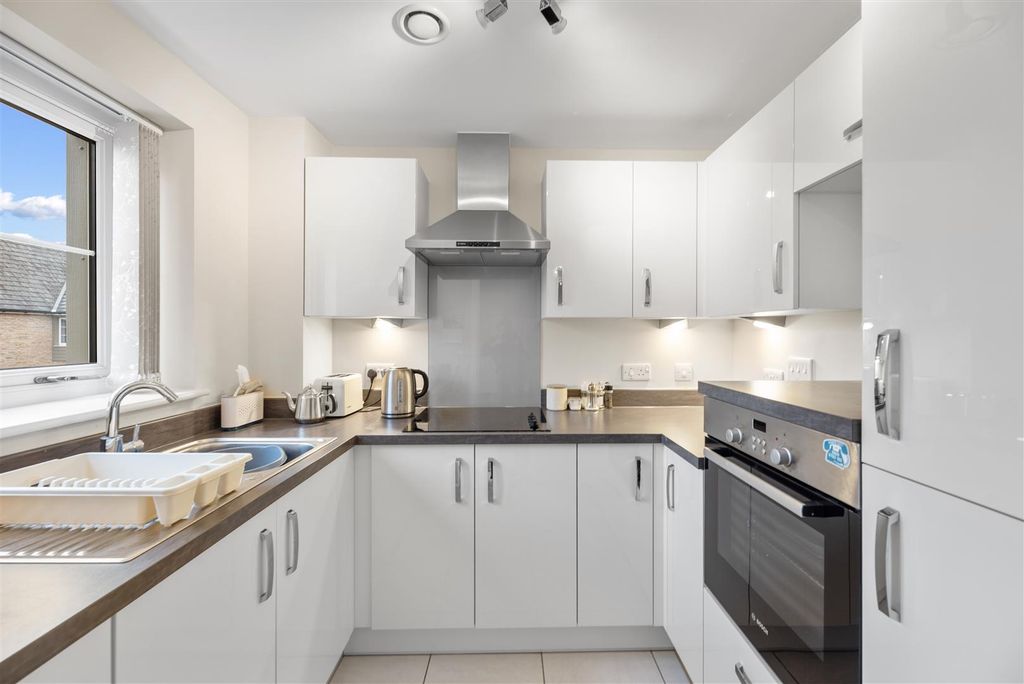 Property photo 3 of 25 Kitchen