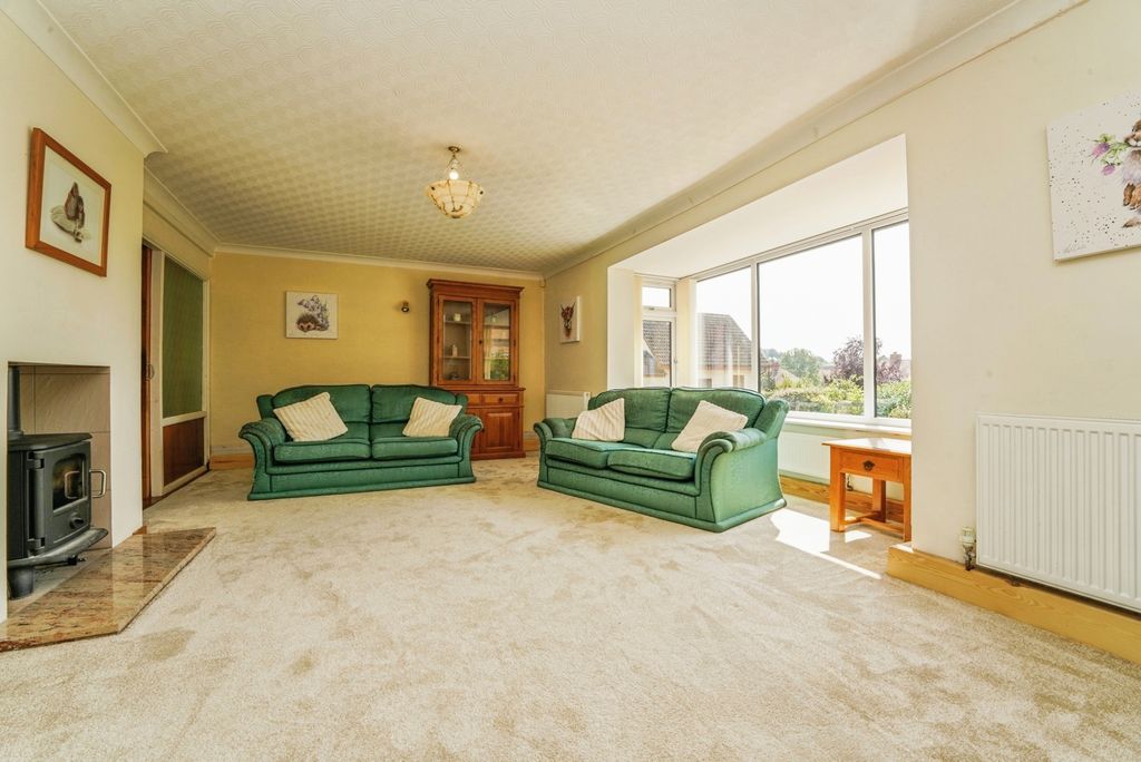 Property photo 2 of 19 Photo