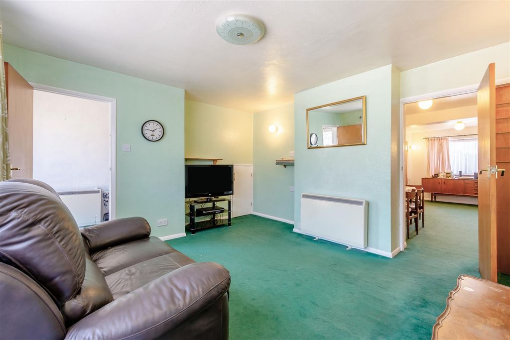 Property photo 2 of 18 8703035-Interior08.Jpg