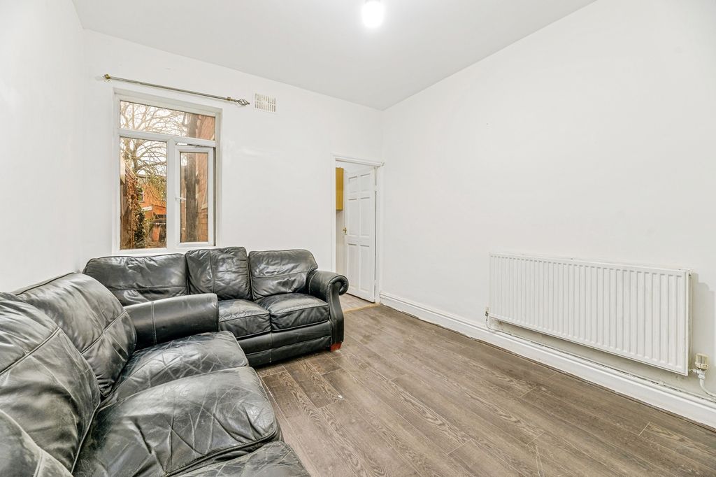 Property photo 3 of 15 Photo