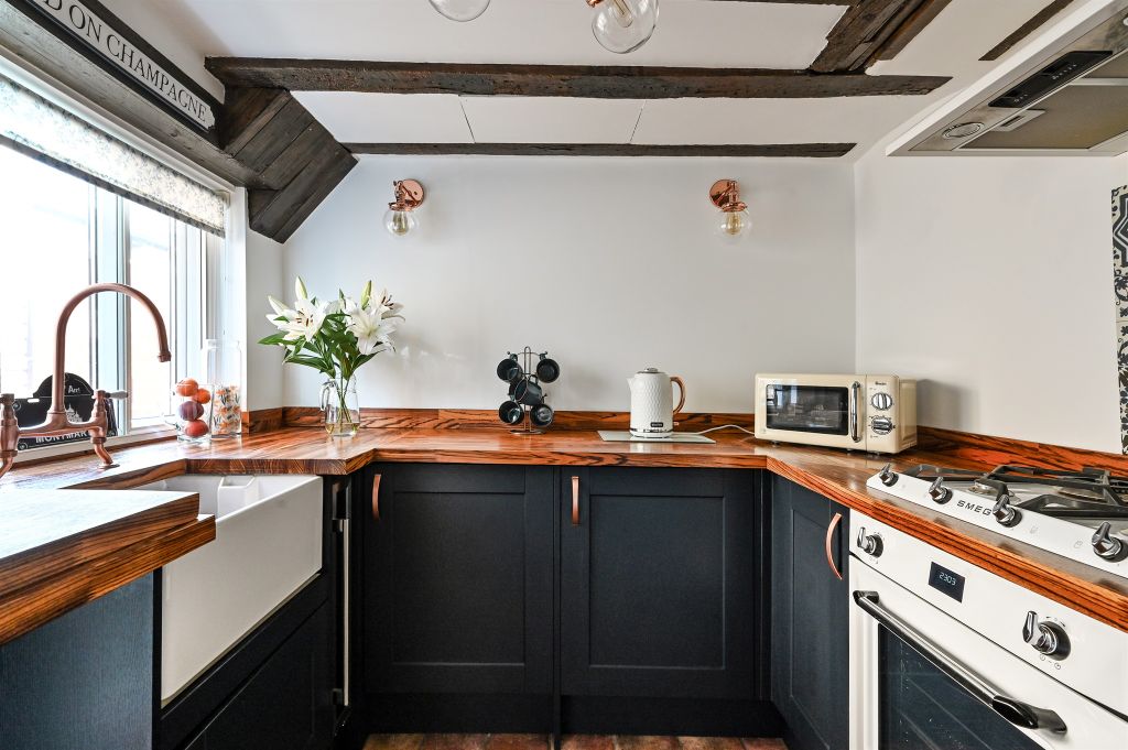 Property photo 2 of 12 Kitchen