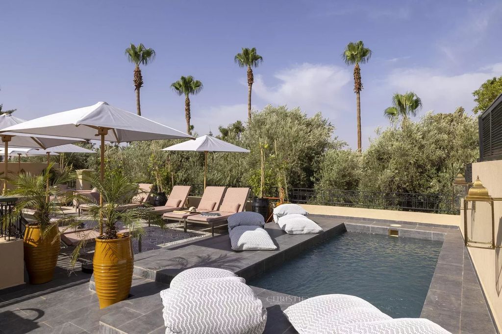 Property photo 2 of 25