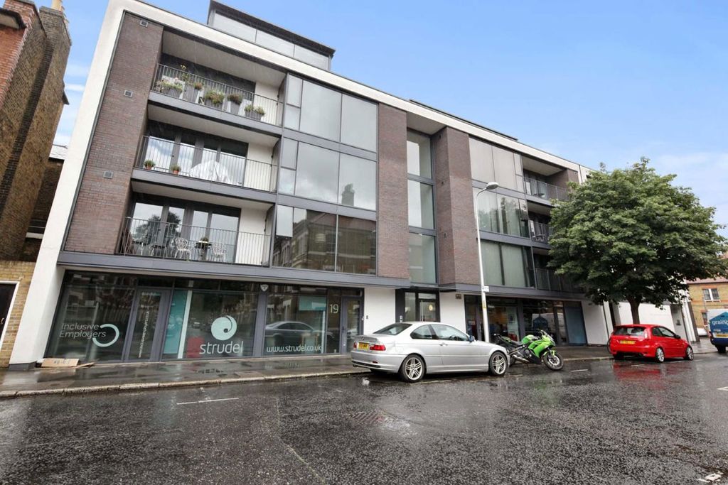 Property photo 1 of 8