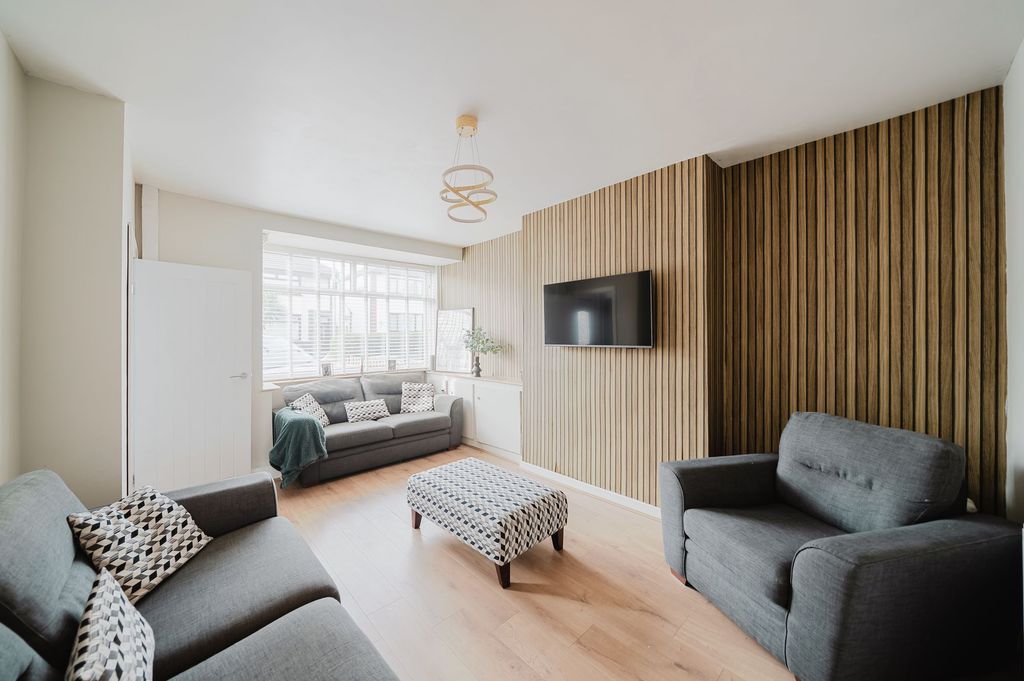 Property photo 2 of 26