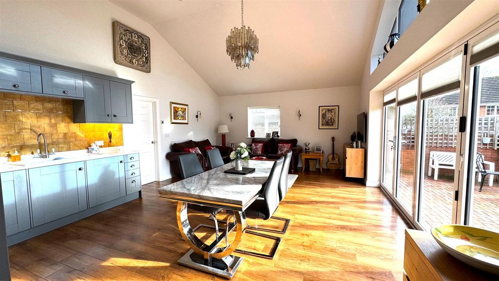 Property photo 3 of 17 Open Plan Space (6).Jpg