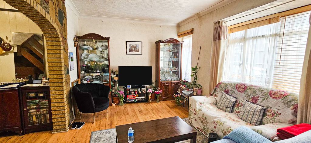 Property photo 3 of 18