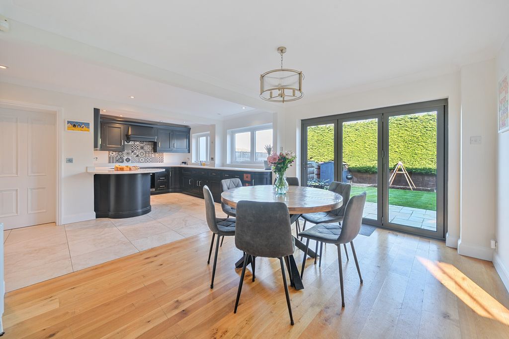 Property photo 3 of 23