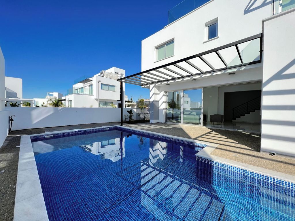 Property photo 2 of 35